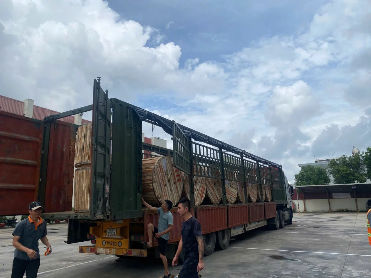 Hình ảnh vận tải thực tế Ngân Hà Shipping