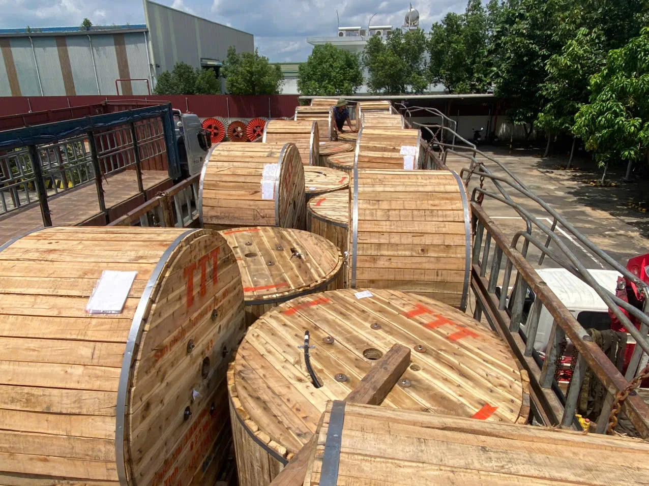 Hình ảnh vận tải thực tế Ngân Hà Shipping