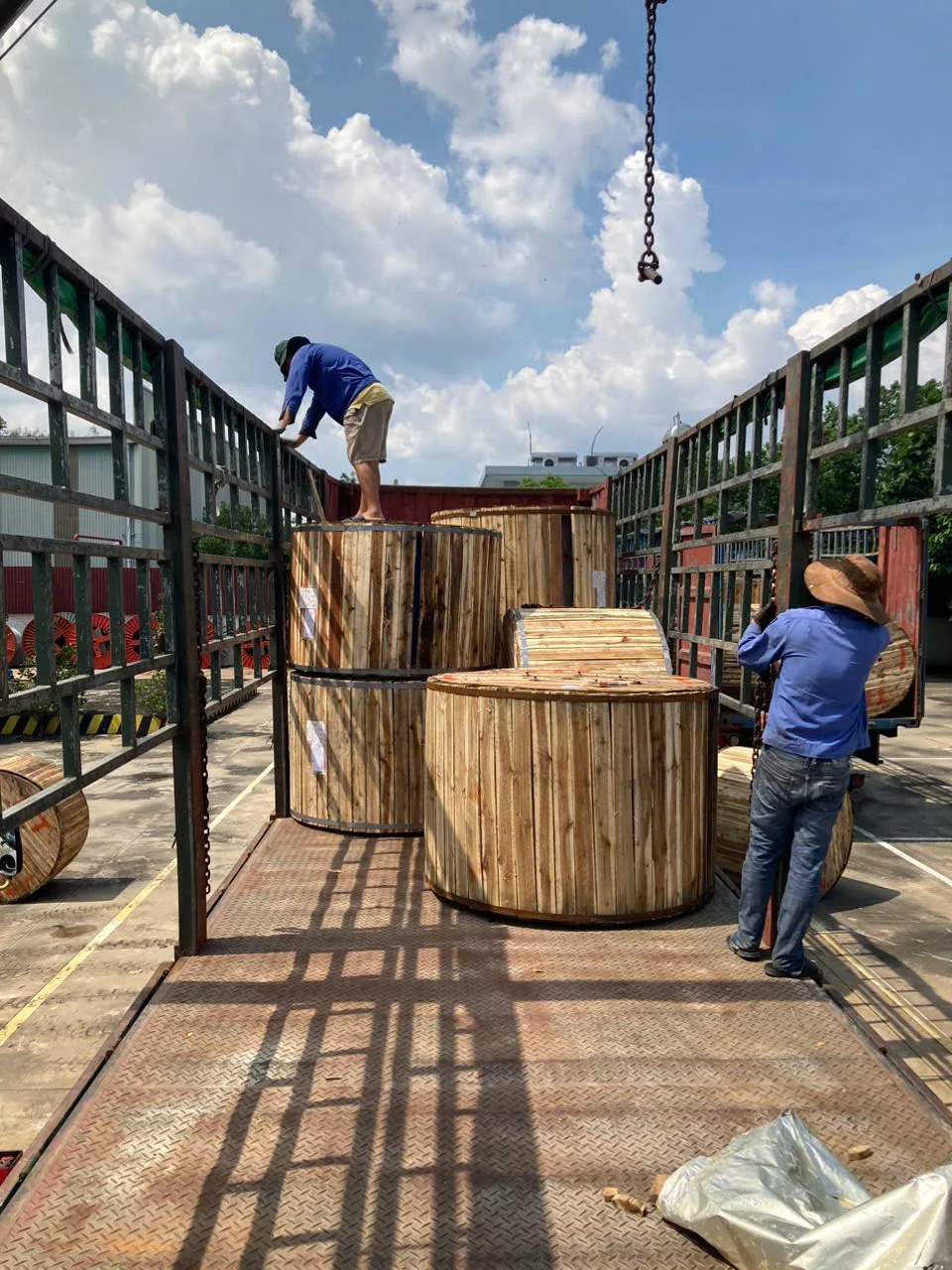 Hình ảnh vận tải thực tế Ngân Hà Shipping